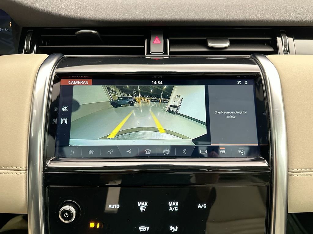 Used 2020 Land Rover Discovery Sport SE image 16