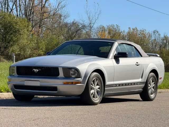Used 2005 Ford Mustang Premium RWD image 9
