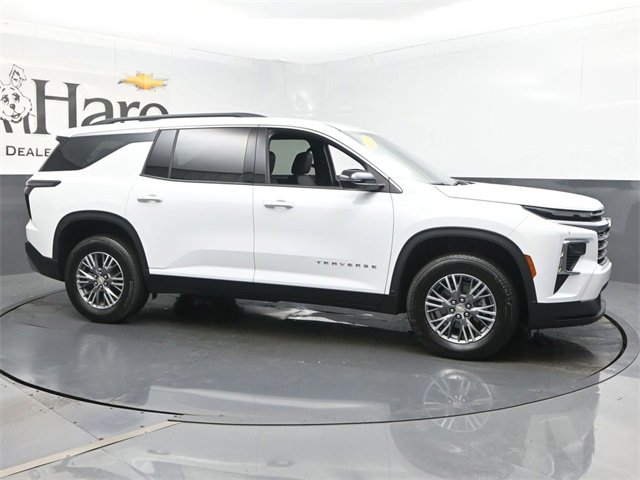 Used 2025 Chevrolet Traverse LT