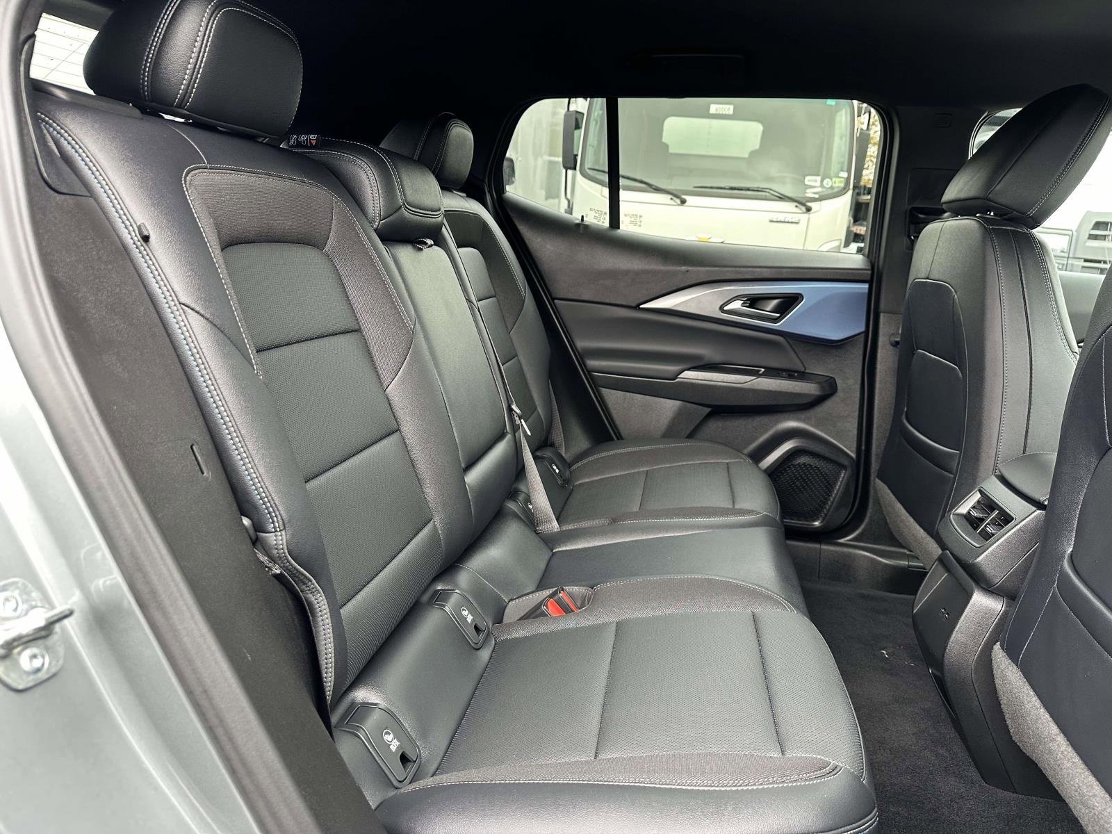 Used 2024 Chevrolet Equinox EV LT image 25