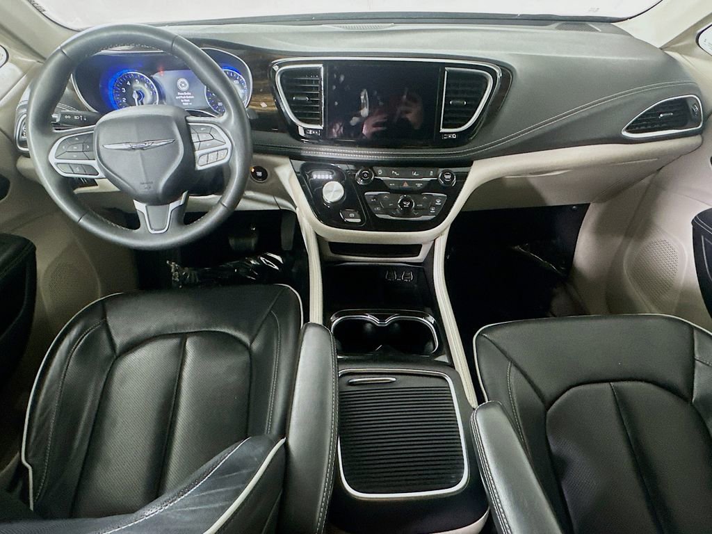 Used 2023 Chrysler Pacifica Limited image 17