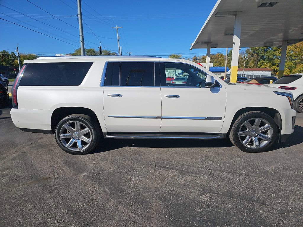 Used 2017 Cadillac Escalade ESV Luxury image 11