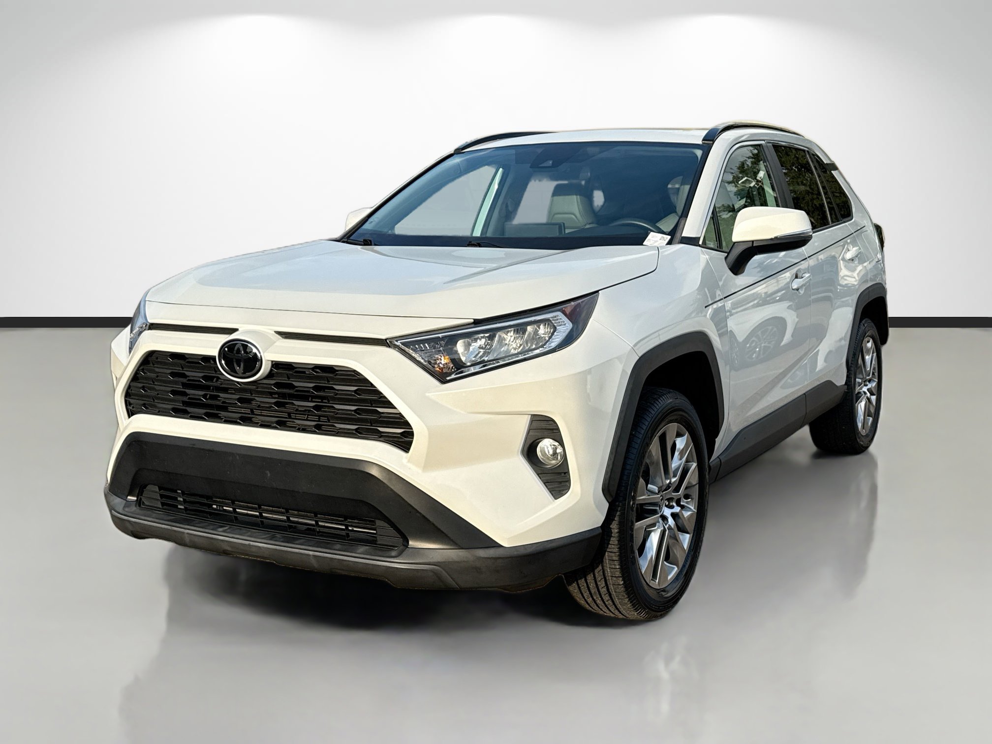 Used 2021 Toyota RAV4 XLE Premium image 7