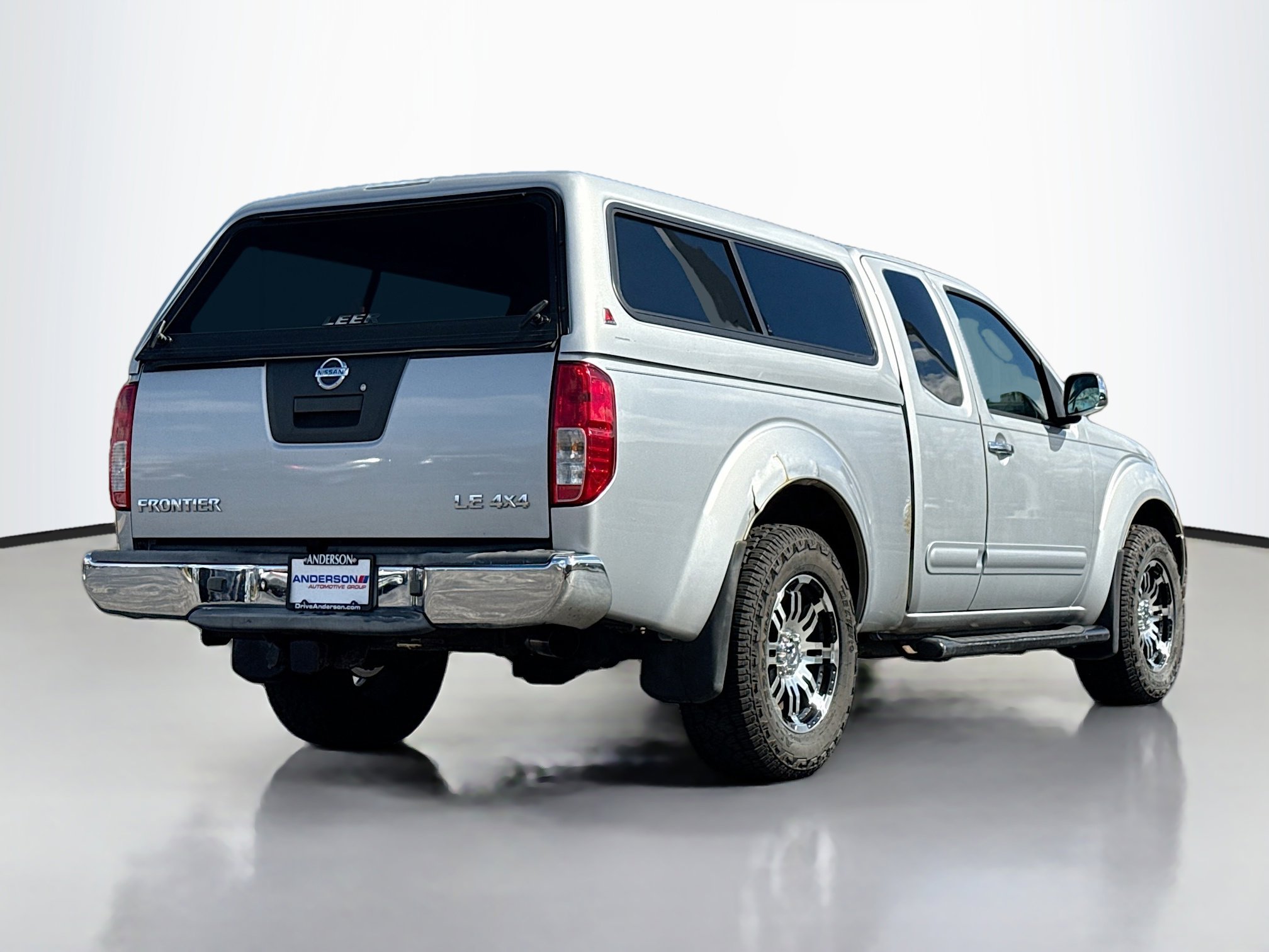 Used 2006 Nissan Frontier LE w/ (H01) Audio Pkg image 2