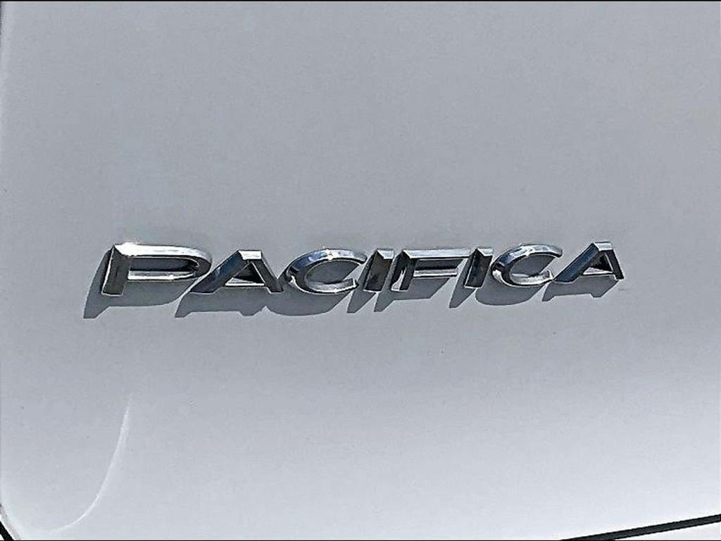 Used 2023 Chrysler Pacifica Touring-L FWD image 29