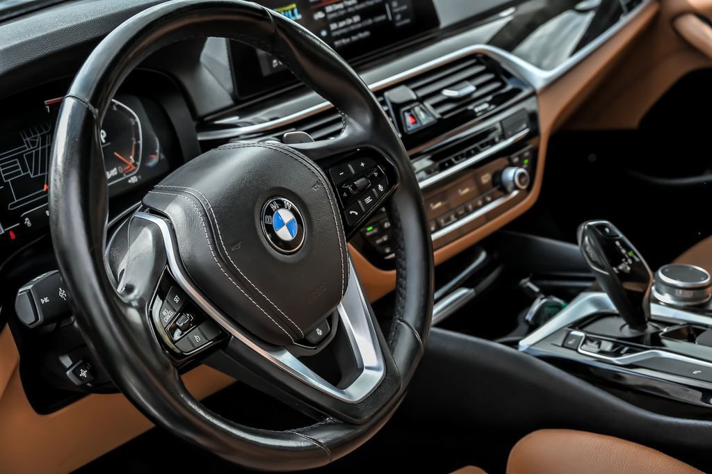 Used 2020 BMW 530i xDrive w/ Convenience Package AWD/4WD image 19