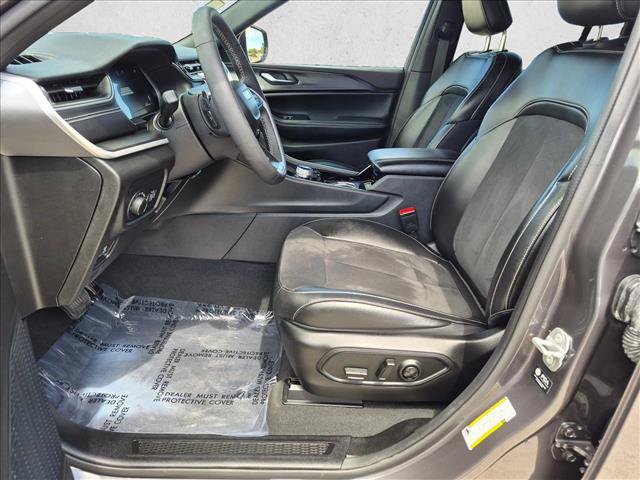 Used 2023 Jeep Grand Cherokee Altitude AWD/4WD image 17