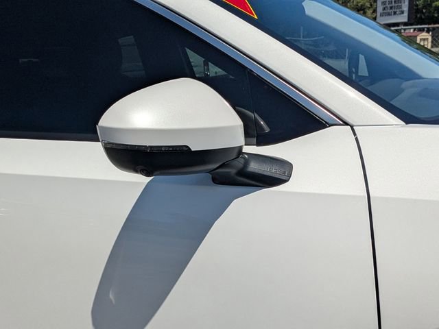 Used 2025 Nissan Kicks SR image 11