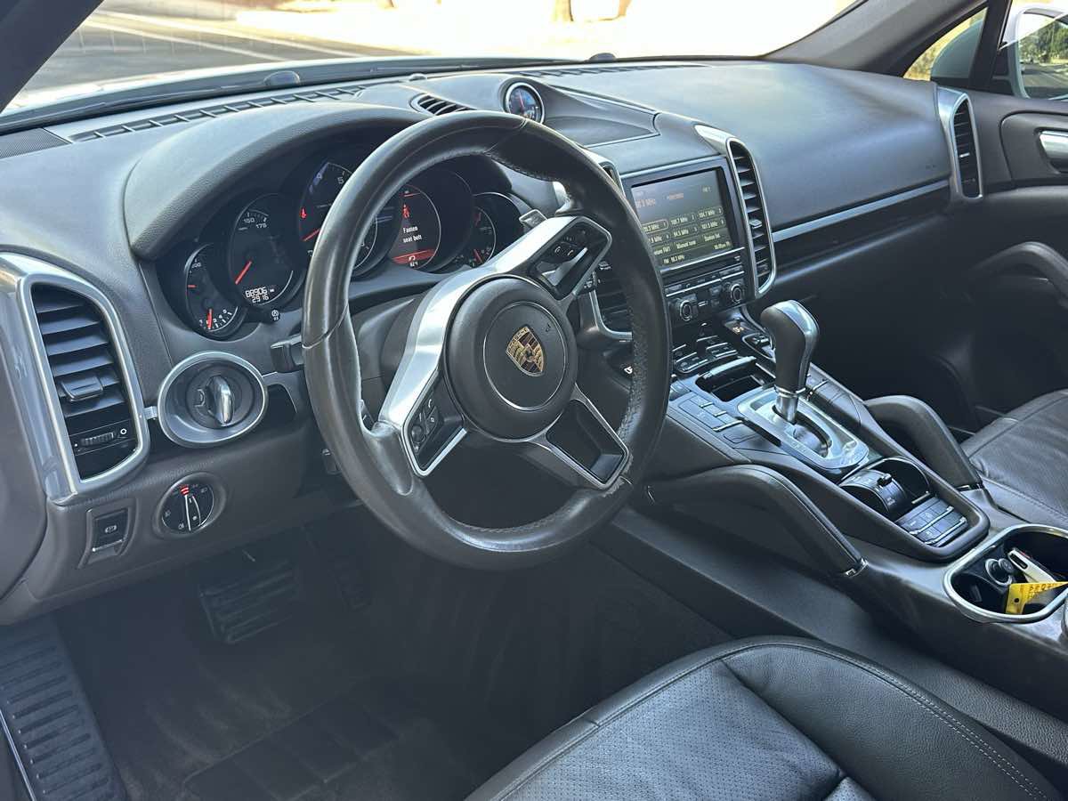 Used 2016 Porsche Cayenne AWD/4WD image 16