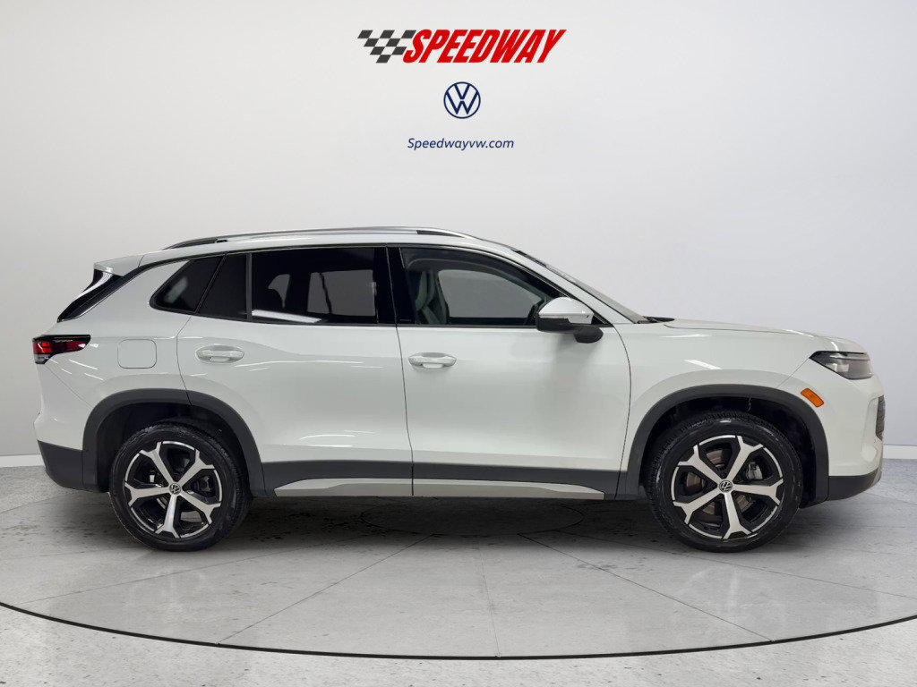 Certified 2025 Volkswagen Tiguan SE AWD/4WD image 4