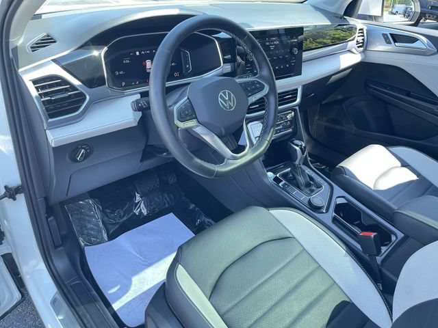 Used 2025 Volkswagen Taos SEL AWD/4WD image 10