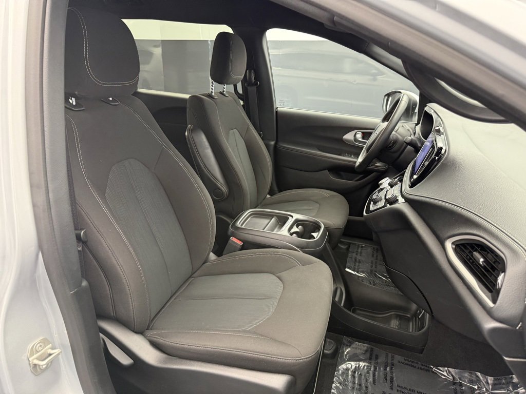 Used 2023 Chrysler Pacifica Touring image 50