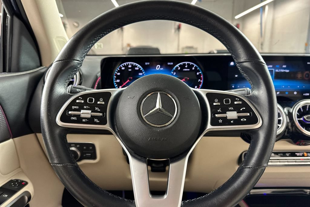 Used 2022 Mercedes-Benz GLB 250 4MATIC image 29
