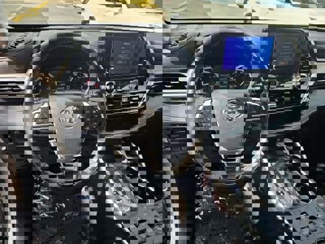 Used 2024 Toyota Highlander LE image 15