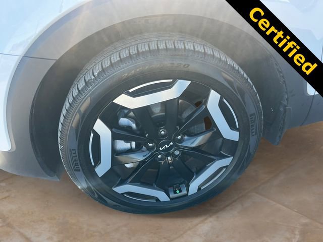 Used 2024 Kia Telluride EX w/ EX Captain's Chair Package image 14