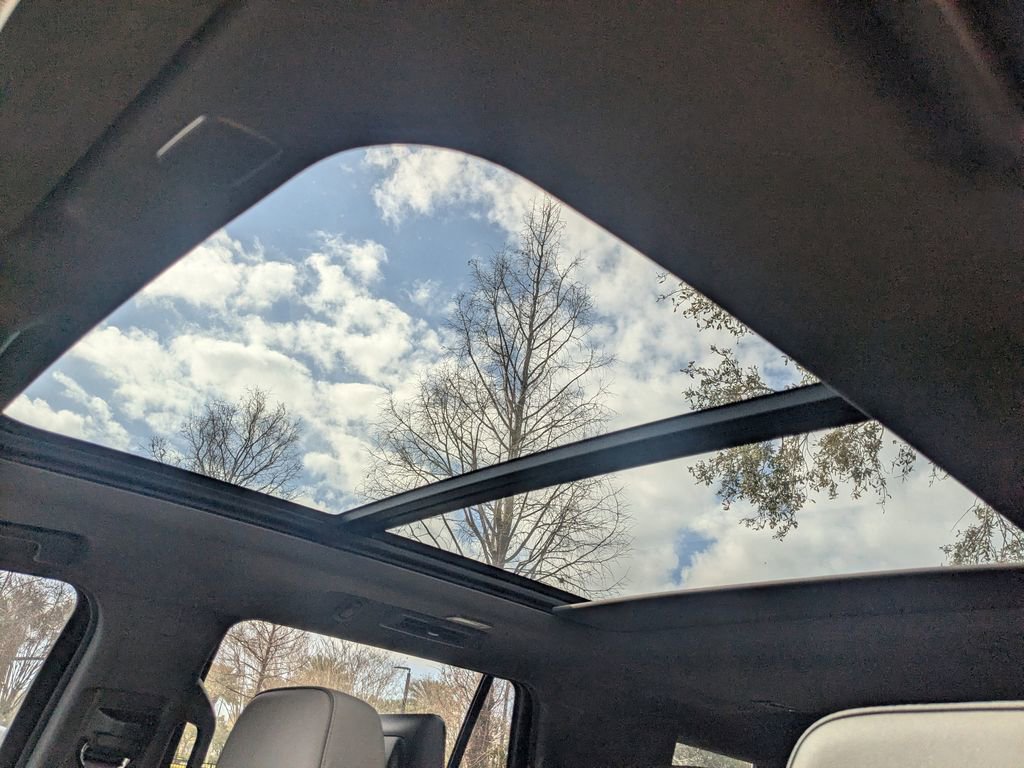 Used 2021 GMC Yukon SLT w/ Rear Media and Nav Package image 9