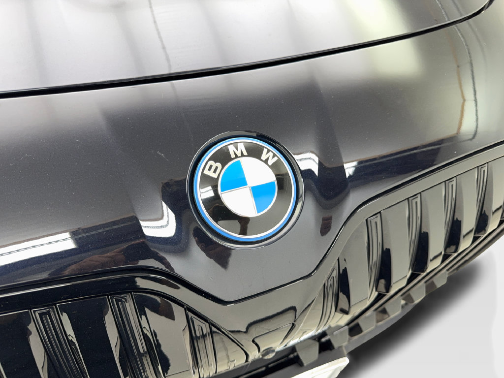 Used 2024 BMW i7 xDrive60 w/ Executive Package AWD/4WD image 27