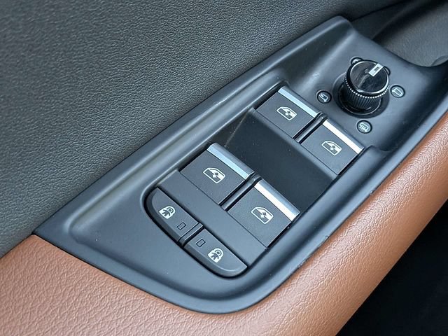 Used 2022 Audi Q8 Premium w/ Convenience Package AWD/4WD image 25