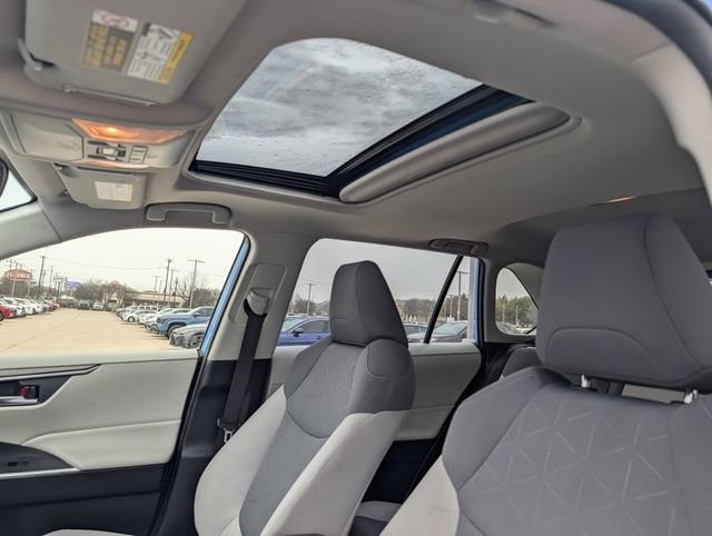 Used 2020 Toyota RAV4 XLE w/ Convenience Package image 27