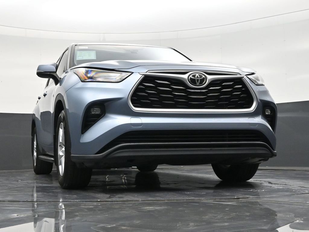 Used 2022 Toyota Highlander LE image 26