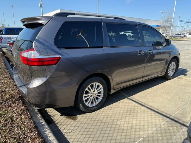 Used 2015 Toyota Sienna XLE w/ XLE Navigation Package image 4