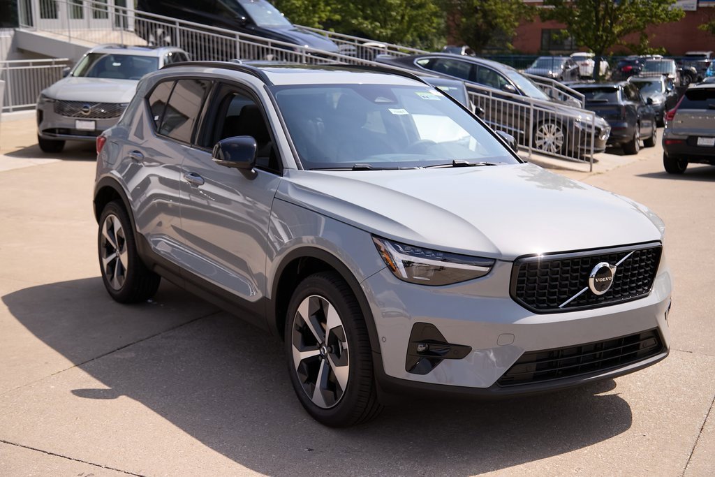 New 2026 Volvo XC40 B5 Plus w/ Protection Package Premier image 4