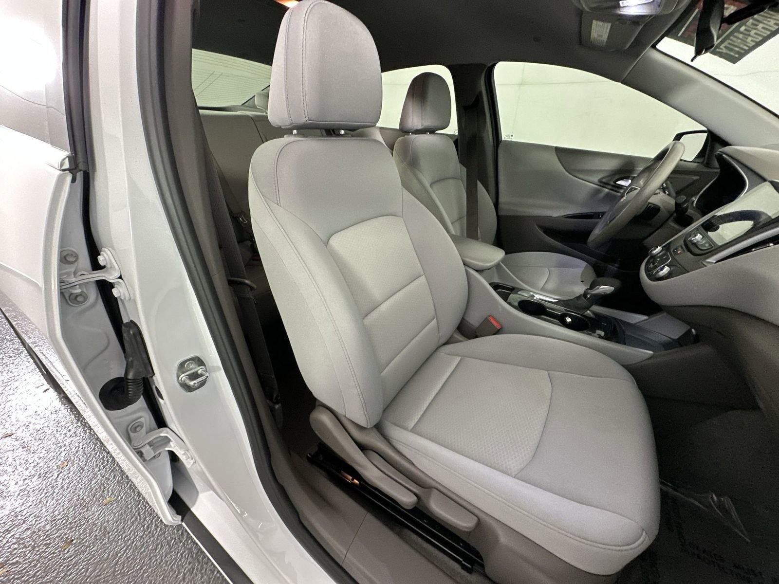 Used 2021 Chevrolet Malibu LS image 31