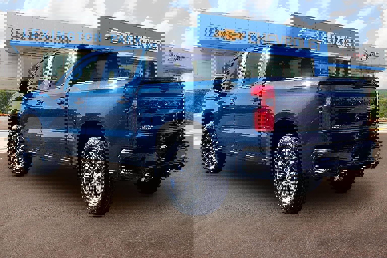 Used 2021 Chevrolet Silverado 1500 RST image 2