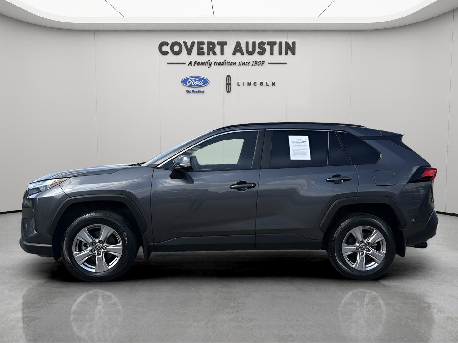 Used 2025 Toyota RAV4 XLE w/ Convenience Package FWD image 2