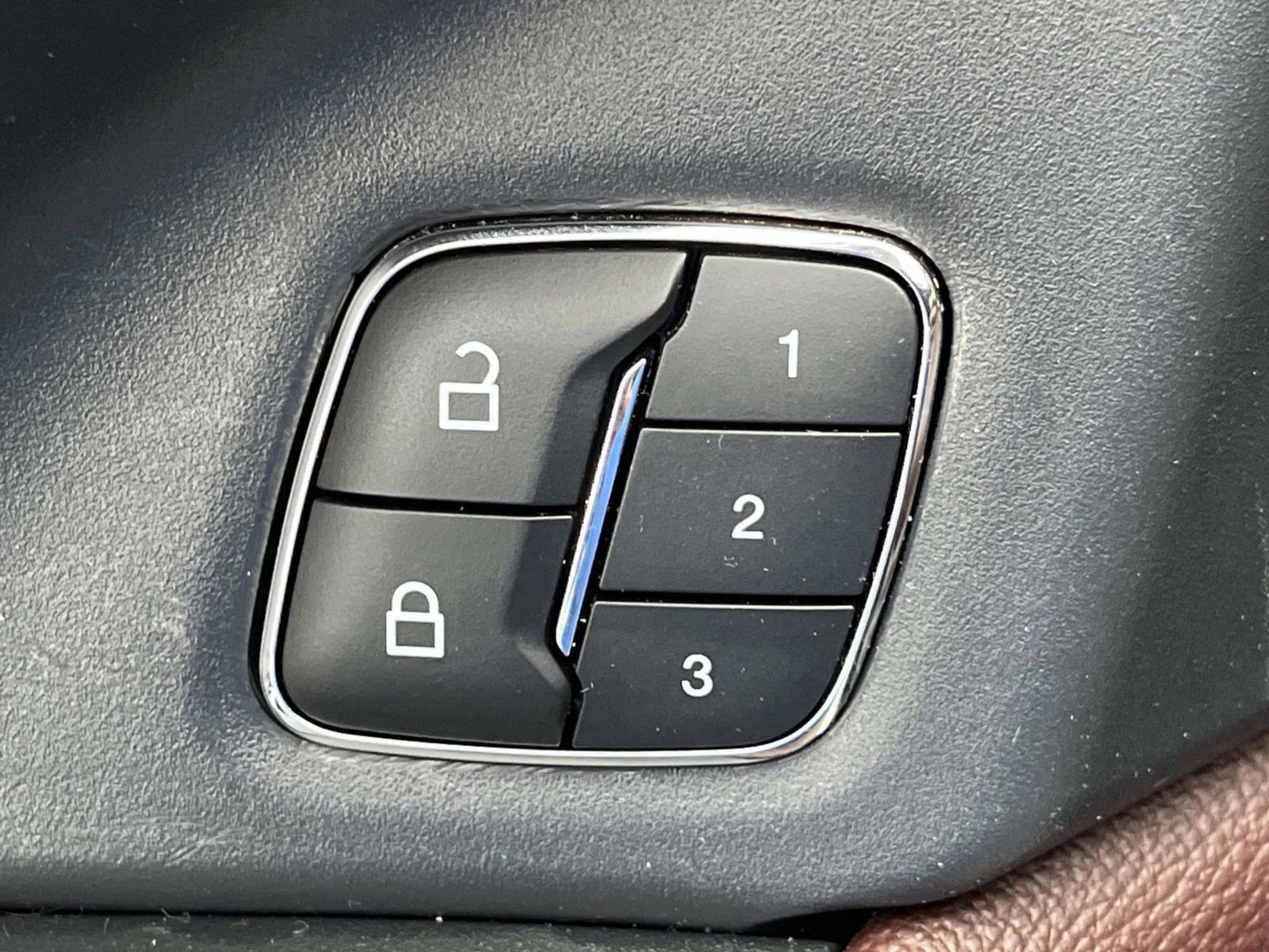 Used 2023 Ford Expedition Limited image 32