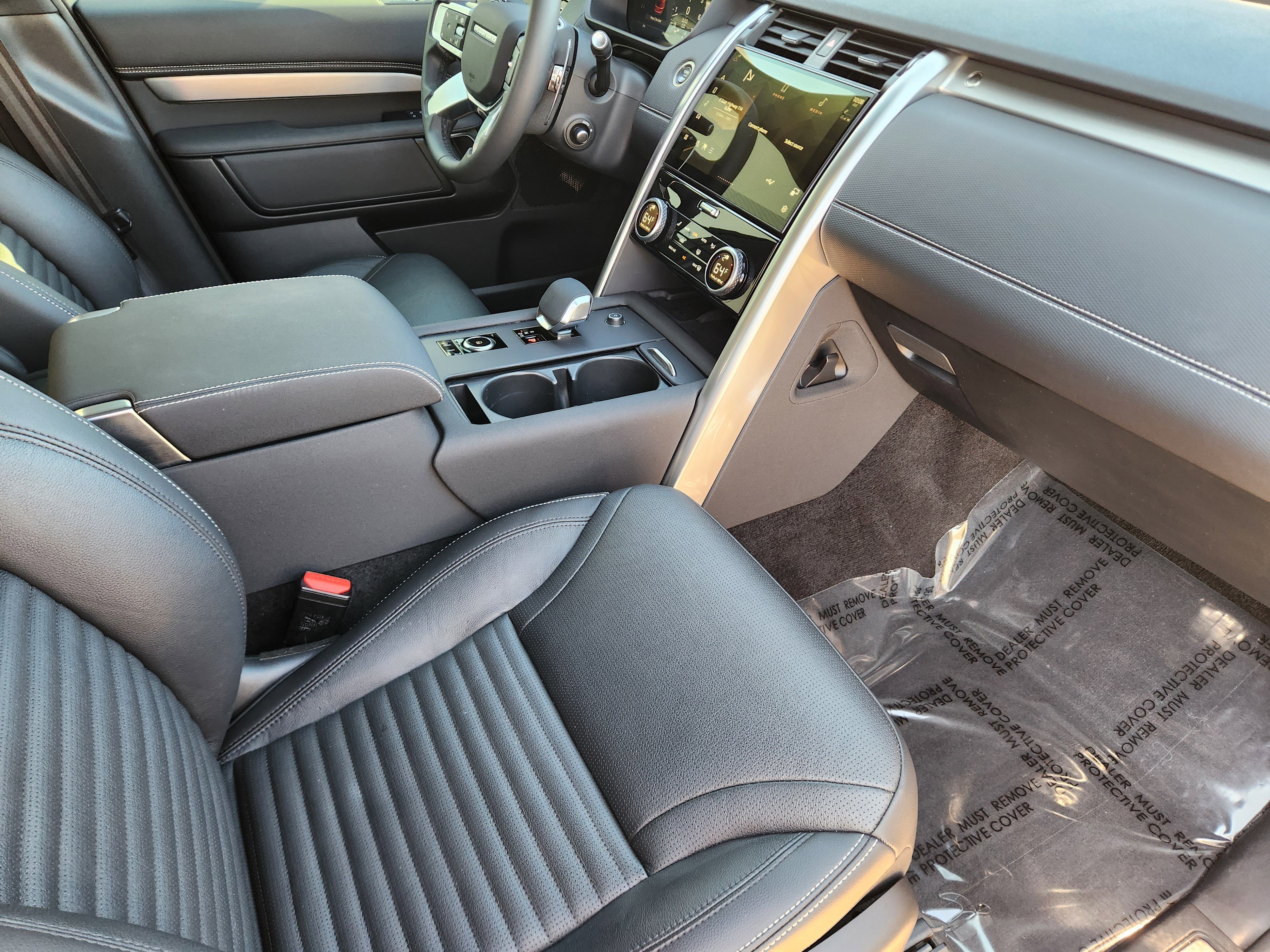 Certified 2024 Land Rover Discovery Dynamic SE image 16