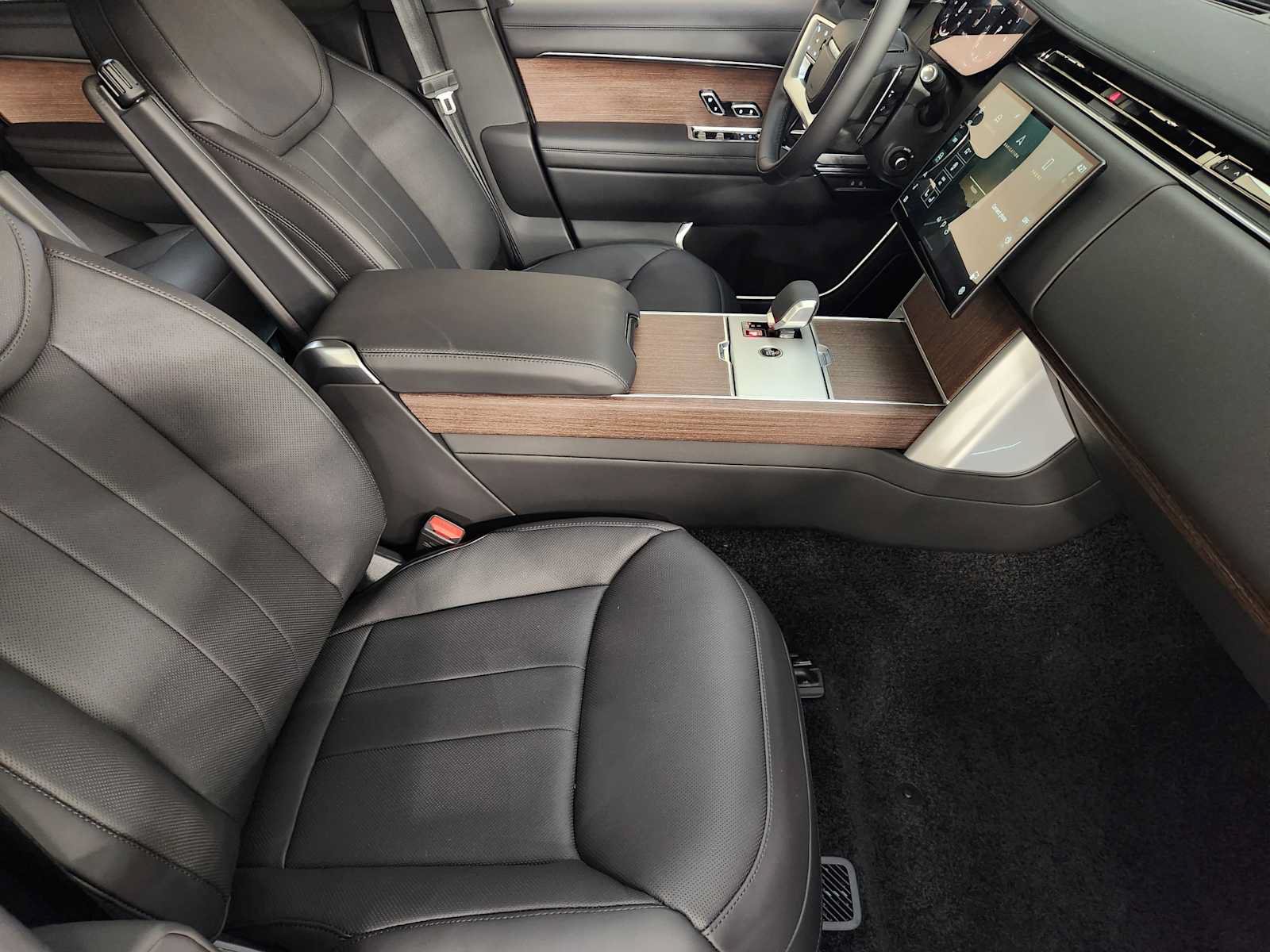 New 2026 Land Rover Range Rover SE AWD/4WD image 3