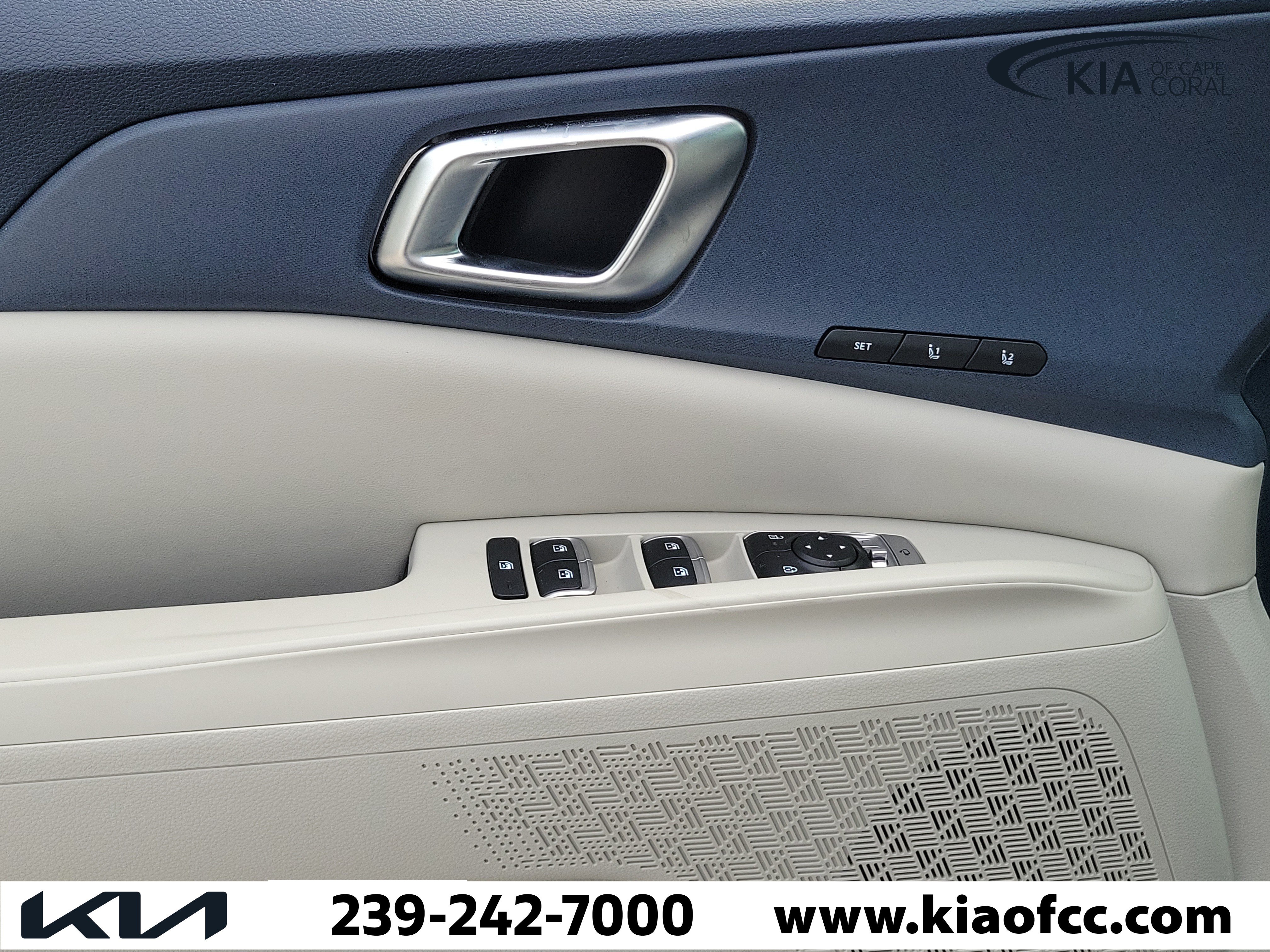 Certified 2025 Kia Carnival EX FWD image 30