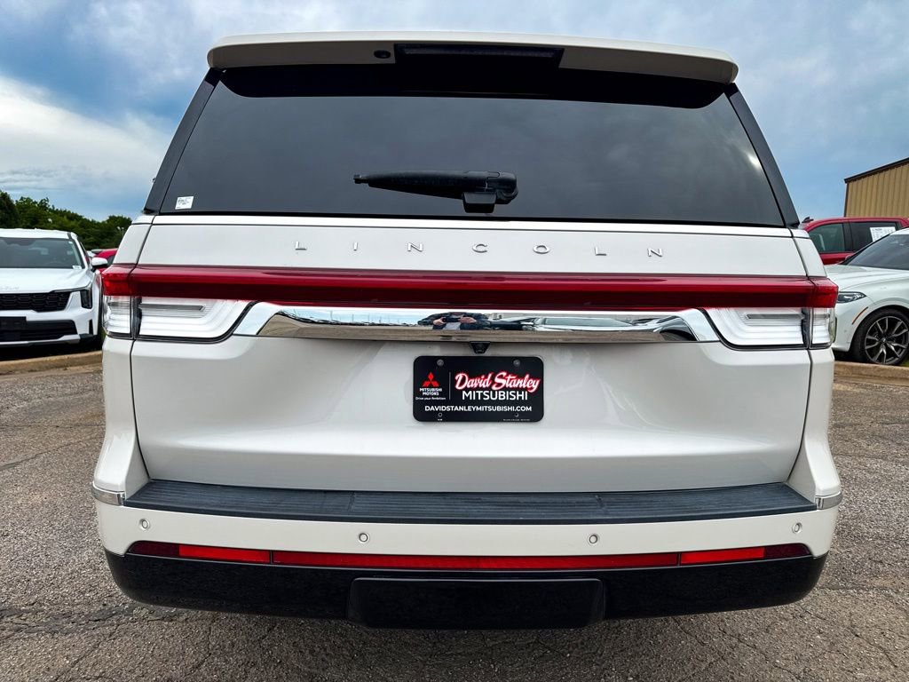 Used 2023 Lincoln Navigator Reserve AWD/4WD image 5