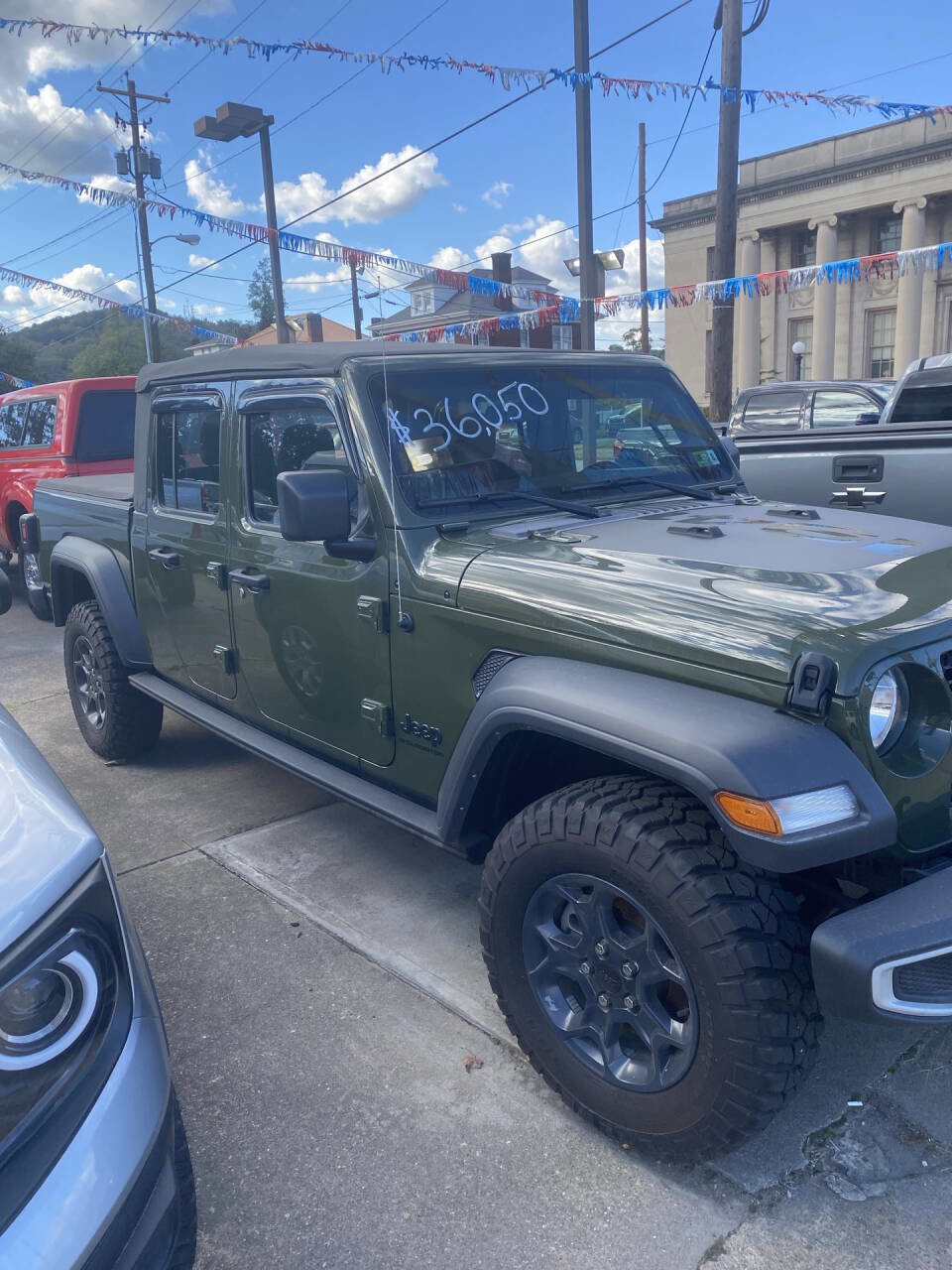 Used 2023 Jeep Gladiator Sport w/ Trailer Tow Package image 2