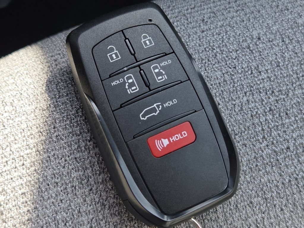Used 2024 Toyota Sienna LE AWD/4WD image 35
