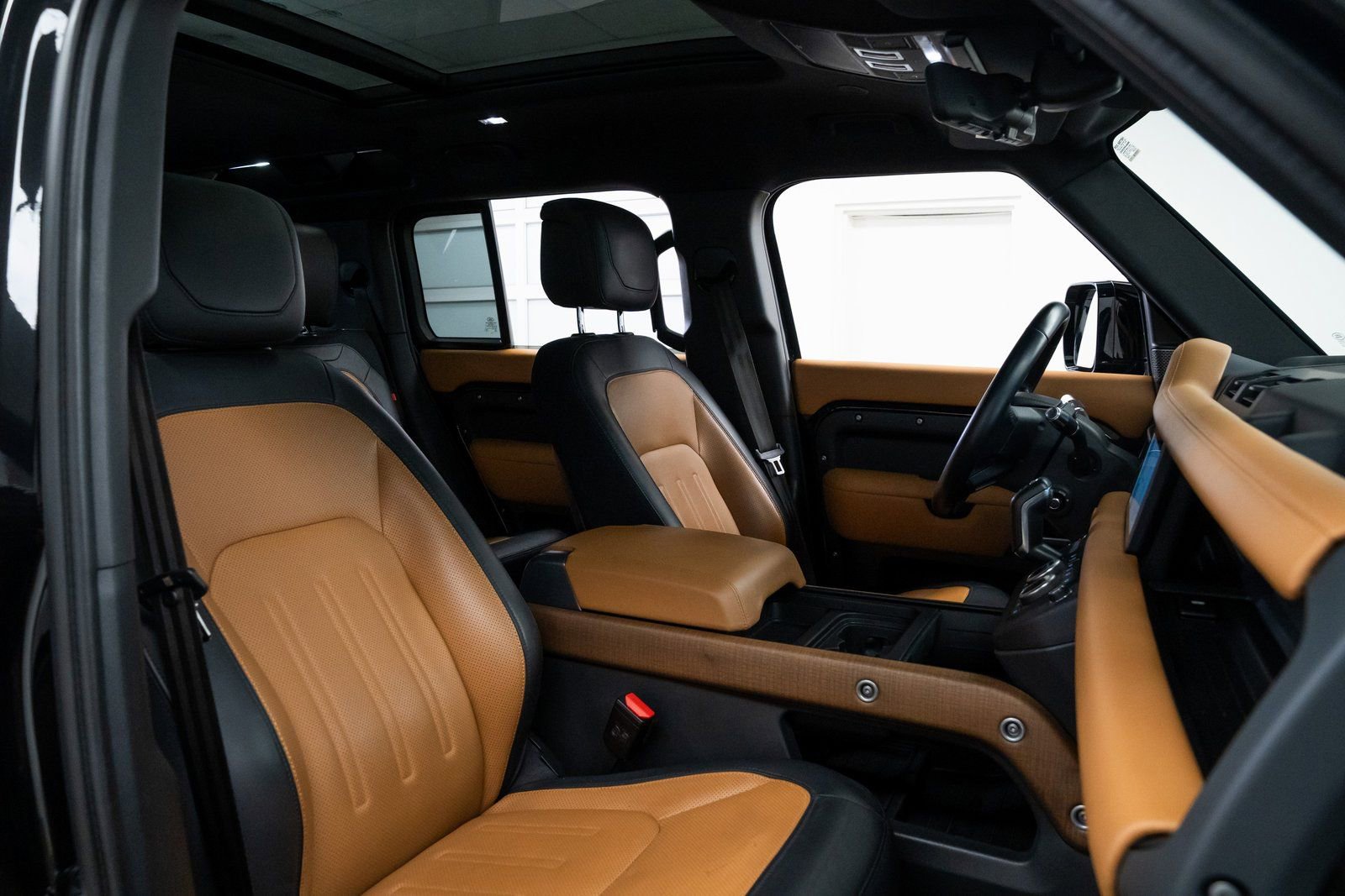 Used 2021 Land Rover Defender 110 X image 25