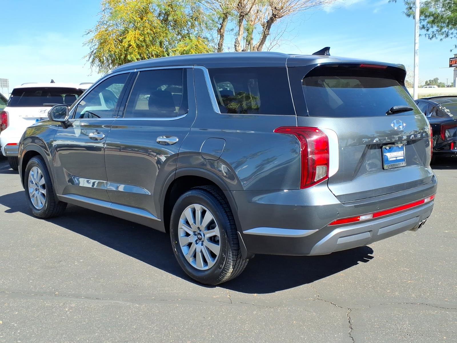 Used 2023 Hyundai Palisade SEL image 3