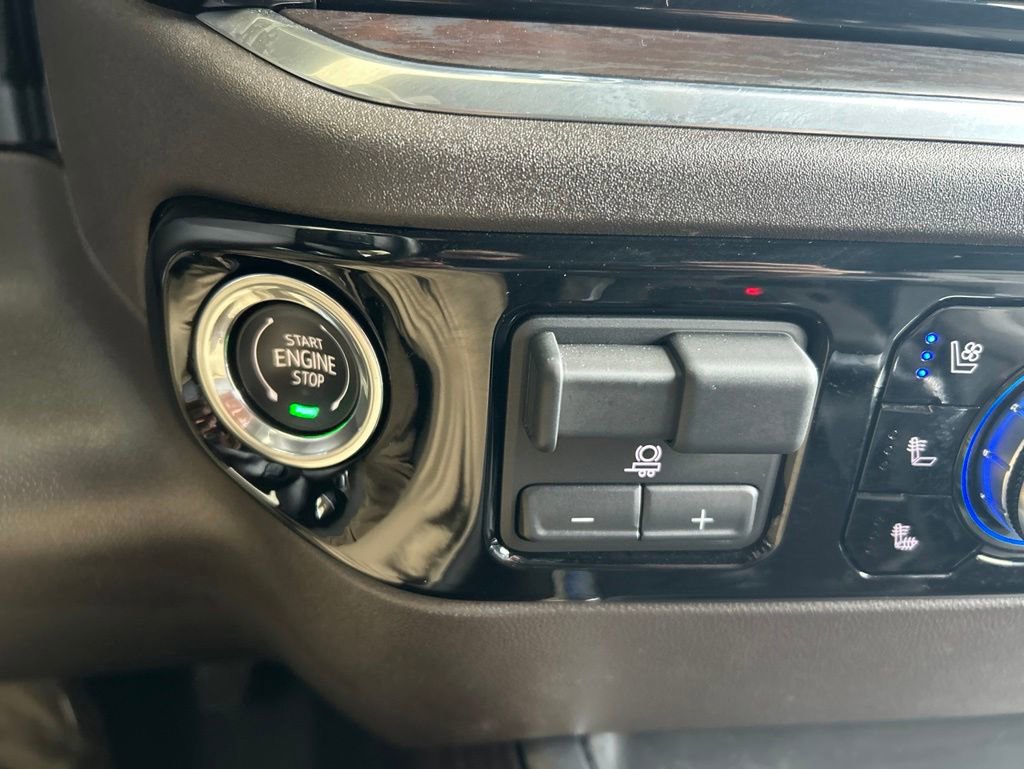 Used 2025 GMC Sierra 1500 SLT AWD/4WD image 15
