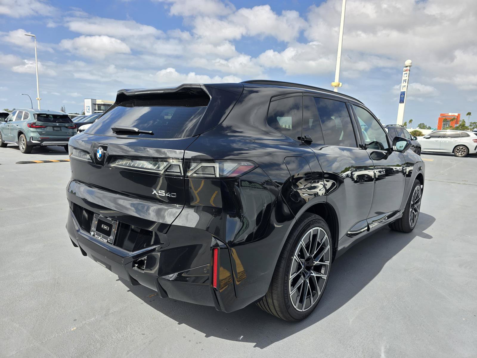 New 2027 BMW X5 xDrive40i w/ M Sport Package AWD/4WD image 2