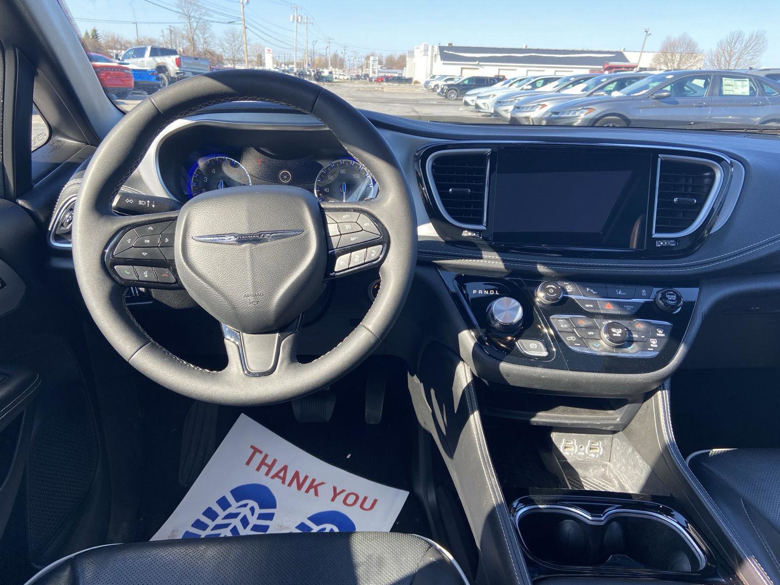 Used 2025 Chrysler Pacifica Limited image 37