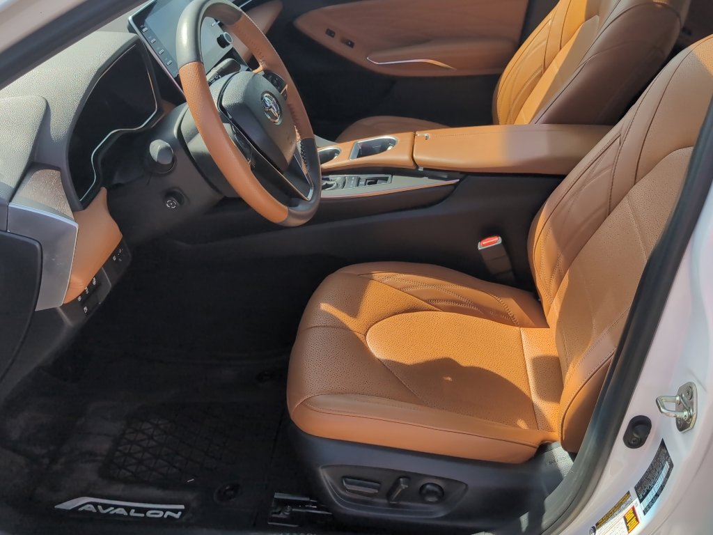 Used 2019 Toyota Avalon Limited w/ All Weather Liner Package FWD image 10