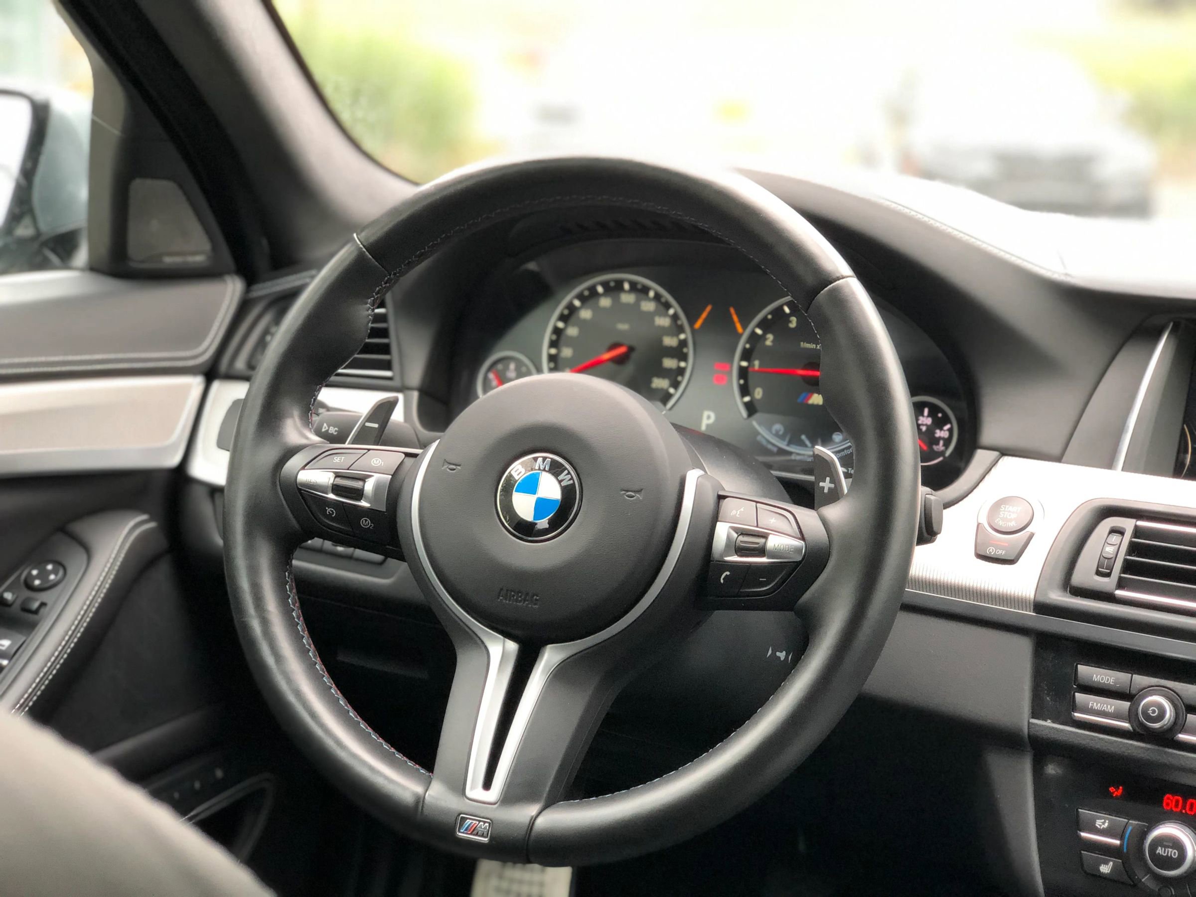 Used 2016 BMW M5 image 23