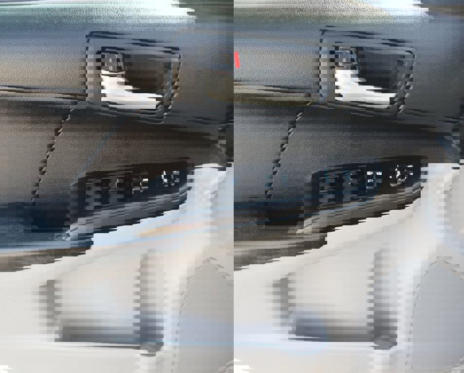 Used 2012 Toyota Camry L FWD image 18