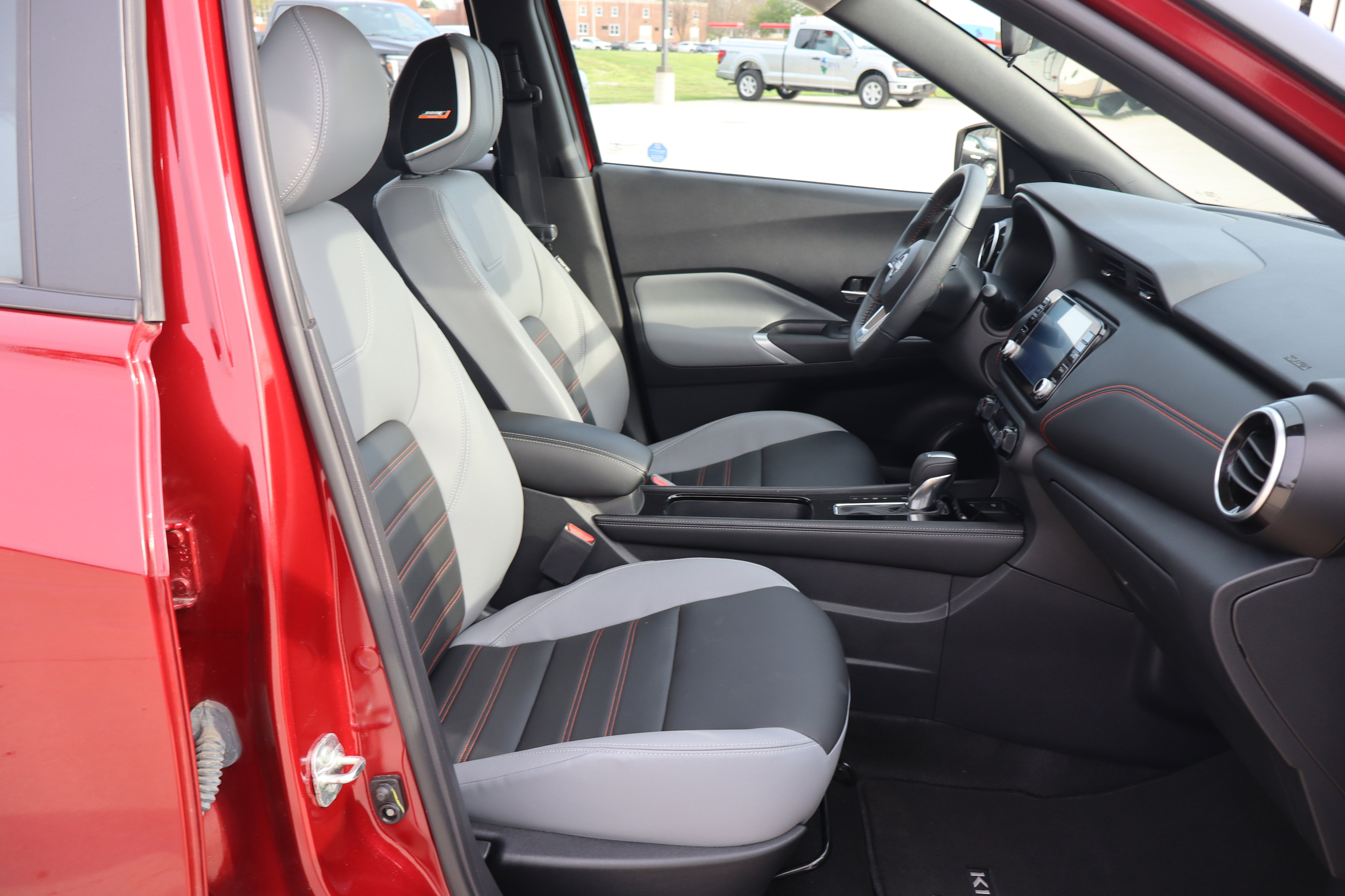 Used 2023 Nissan Kicks SR w/ SR Premium Package image 12