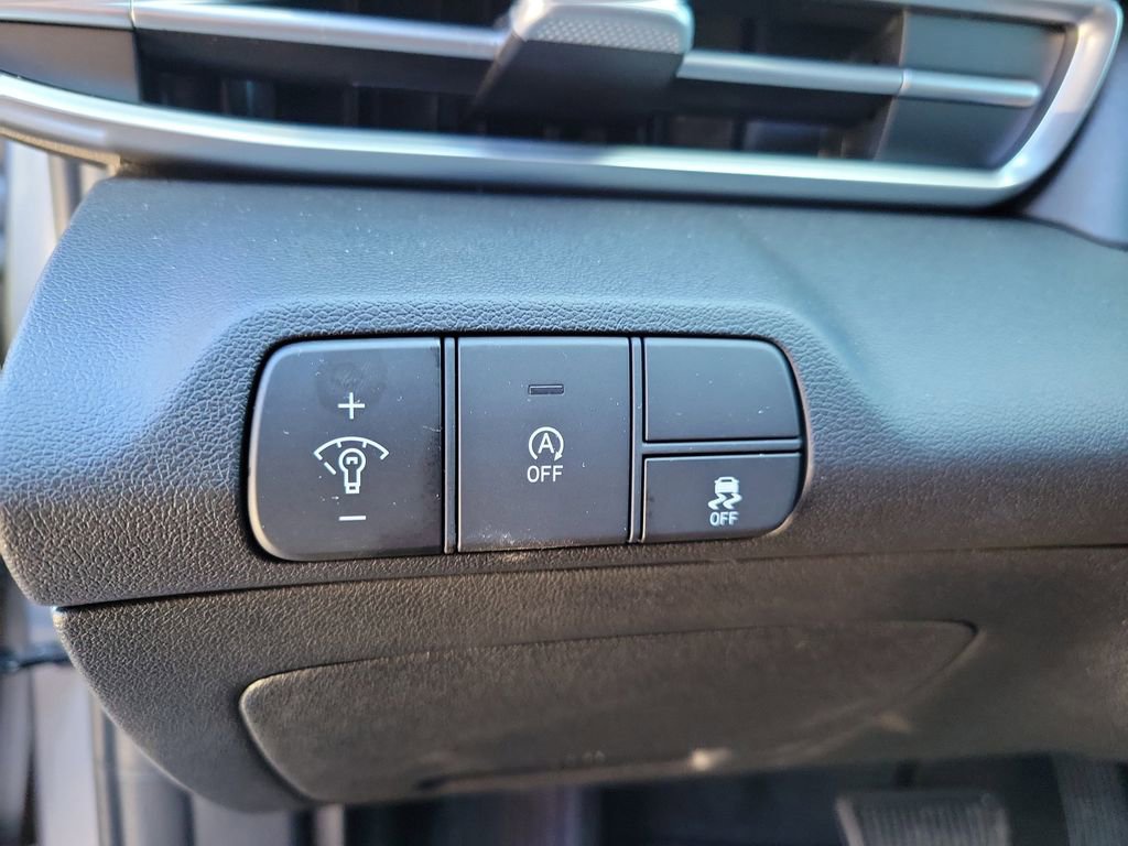 Used 2025 Hyundai Elantra SE image 16