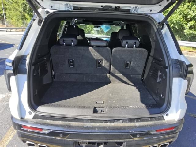 Used 2024 Chevrolet Traverse RS FWD image 10