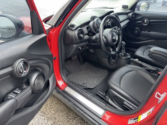Used 2015 MINI Cooper 4-Door Hardtop image 19