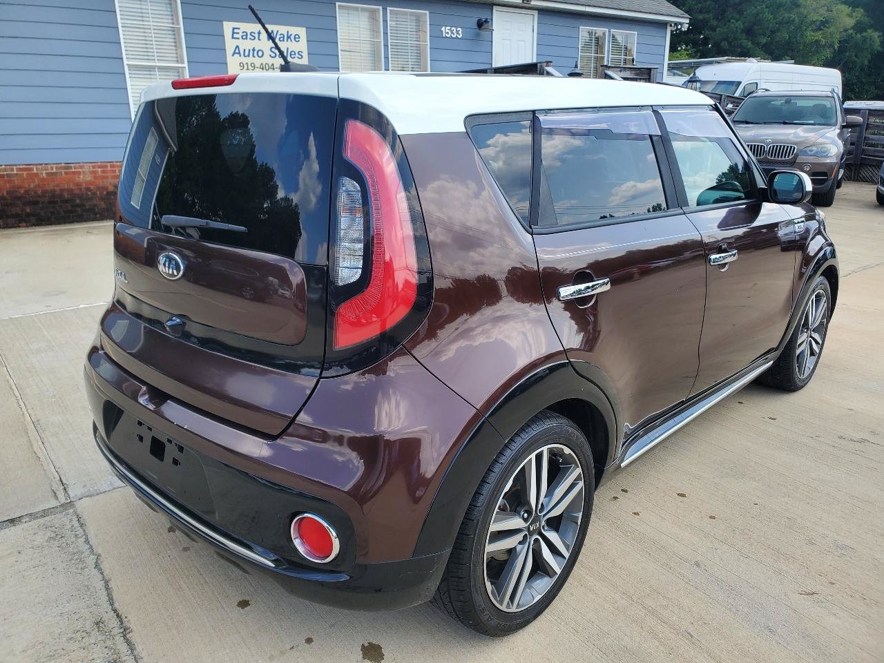 Used 2017 Kia Soul + FWD image 9
