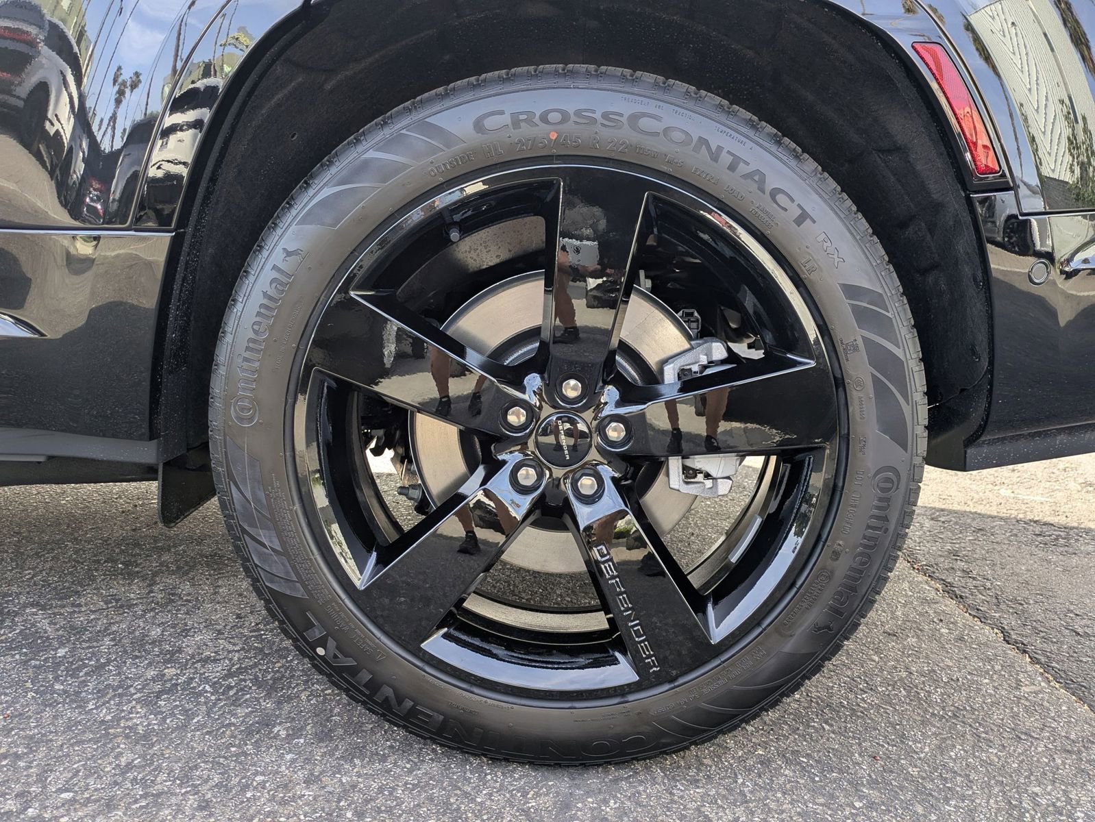 New 2026 Land Rover Defender 130 X-Dynamic SE image 10